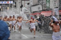 冷水を浴びて駆け抜ける